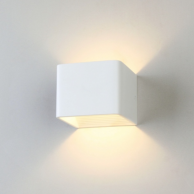 Настенный светильник  MRL LED 1060 белый