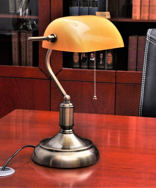 Офисная настольная лампа Banker LDT 305 YL